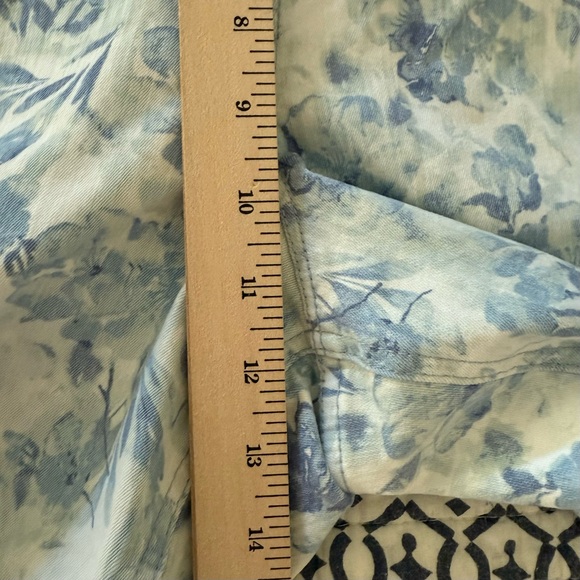 Bandolino Jean Riley Bermuda Shorts Women’s Size 18 Blue Floral Watercolor Belt - Picture 5 of 11